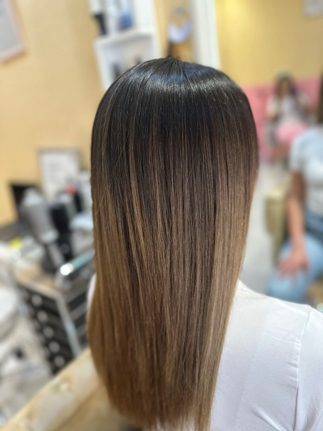 Poezija ljepote #sarajevo Farbanje kose Farbanje izrastka + žensko šišanje + feniranje na ravno - duga kosa