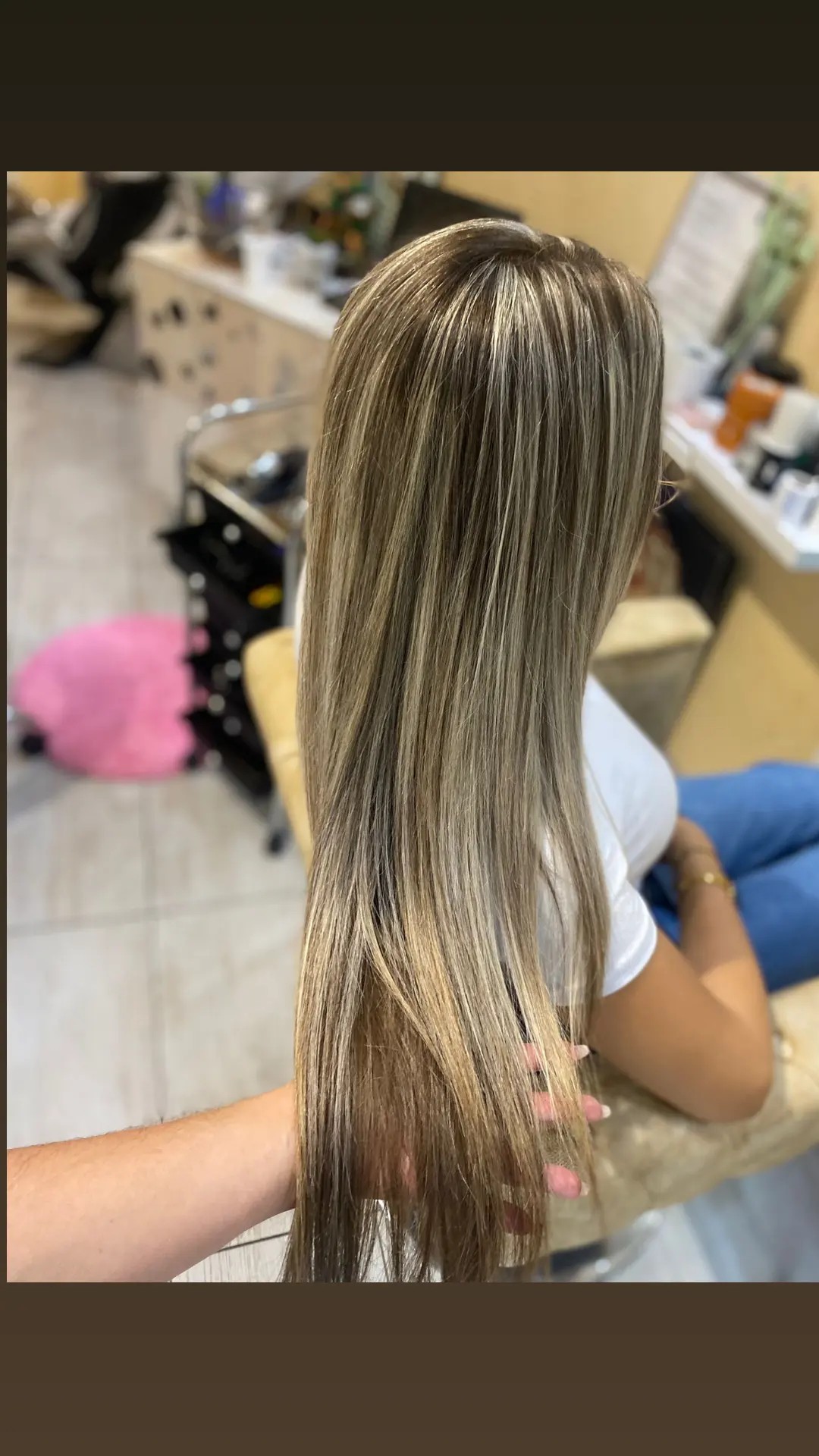 Pranje kose + feniranje - ekstra duga kosa - Poezija ljepote, Sarajevo Pranje kose Frizerski saloni Pranje kose, Sarajevo, Novo Sarajevo - Novi Grad