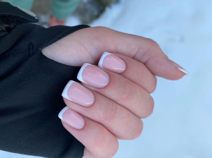 Kuća ljepote Djenna #sarajevo Nadogradnja noktiju Gel na prirodne nokte (korekcija) + French