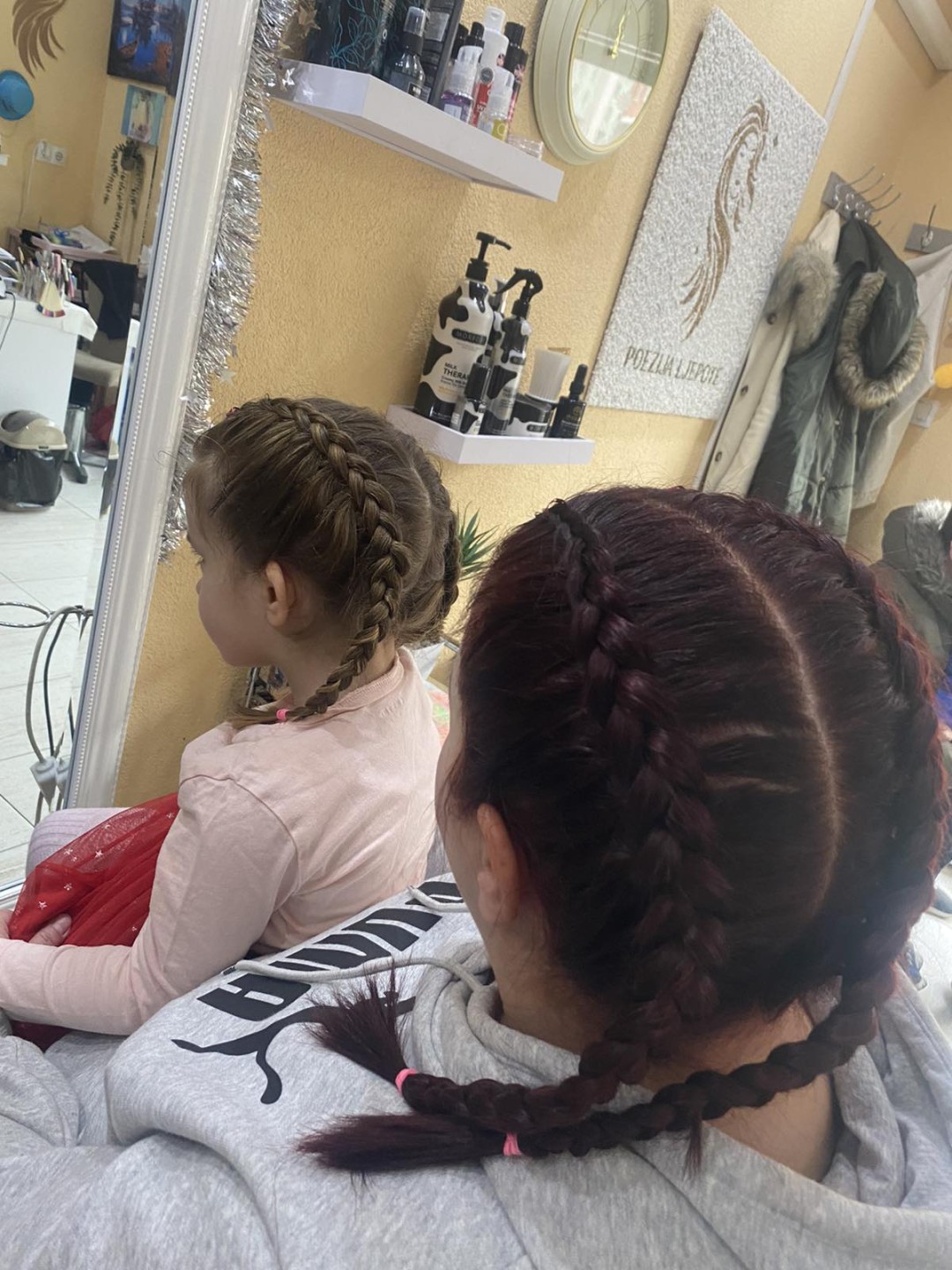 Poezija ljepote #sarajevo Pletenice, kike, punđe Pletenica - jedna