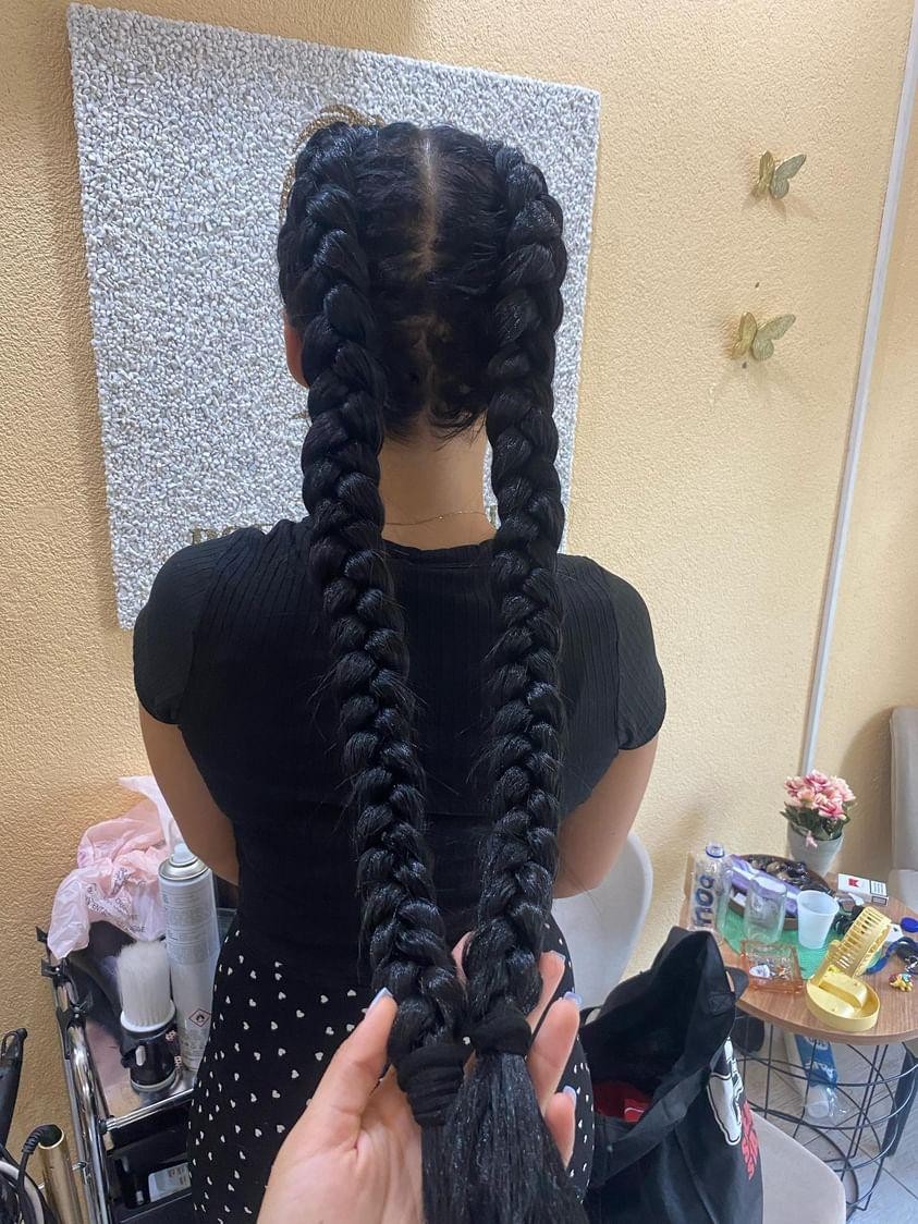 Poezija ljepote #sarajevo Pletenice, kike, punđe Pletenica - jedna