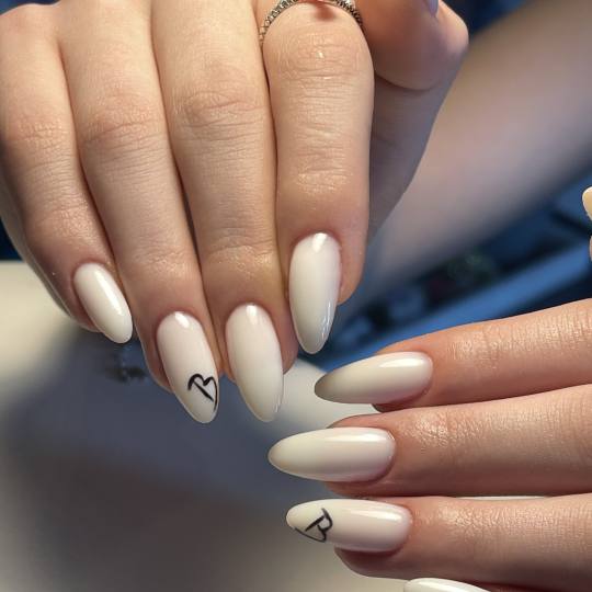 Kuća ljepote Djenna #sarajevo Gel lak Gel na prirodne nokte - ruke korekcija