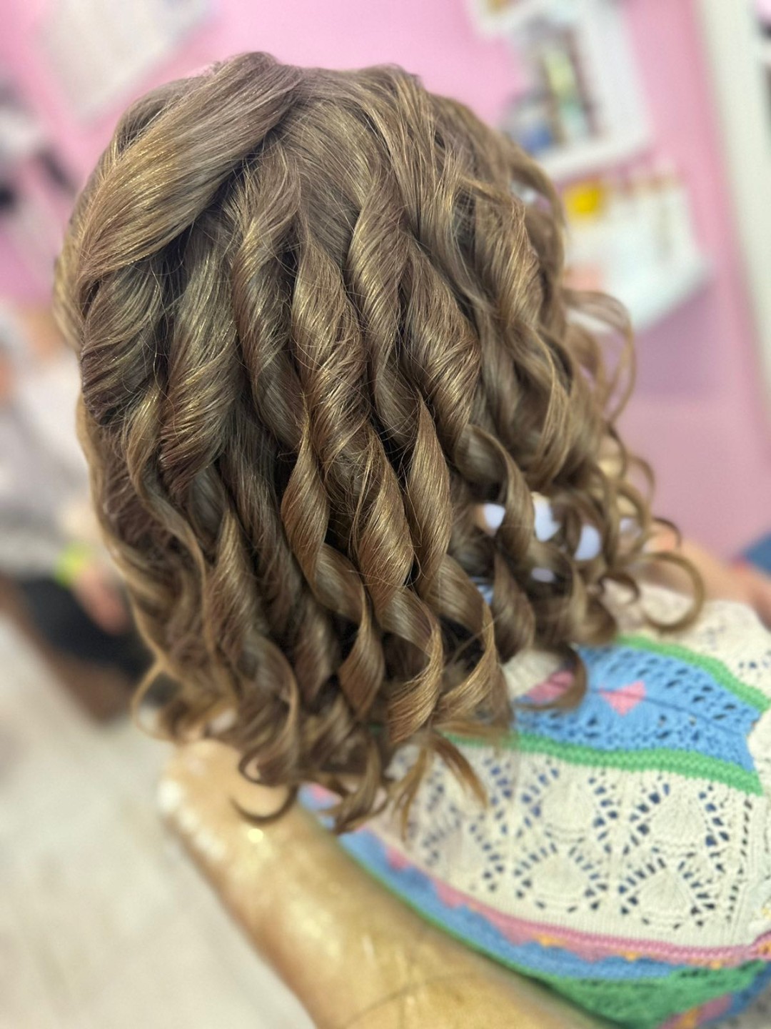 Poezija ljepote #sarajevo Uvijanje, lokne i talasi Afro lokne - kosa srednje dužine