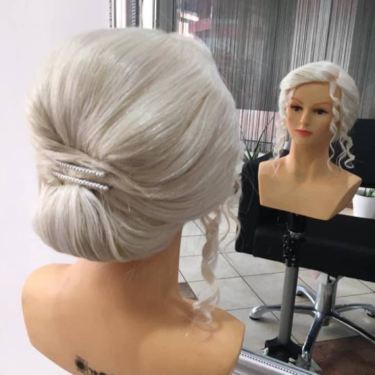 Frisco #sarajevo Svečane i frizure za svadbu Svečana frizura složena - kratka kosa