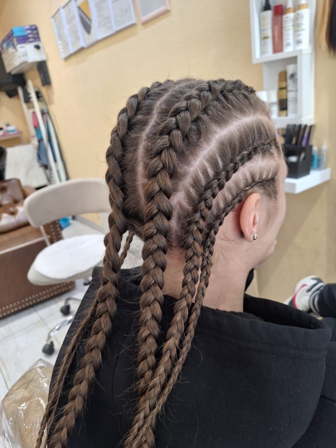 Poezija ljepote #sarajevo Pletenice, kike, punđe Pletenica - jedna