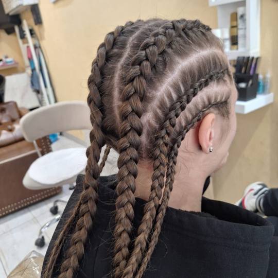 Poezija ljepote #sarajevo Pletenice, kike, punđe Pletenica - jedna