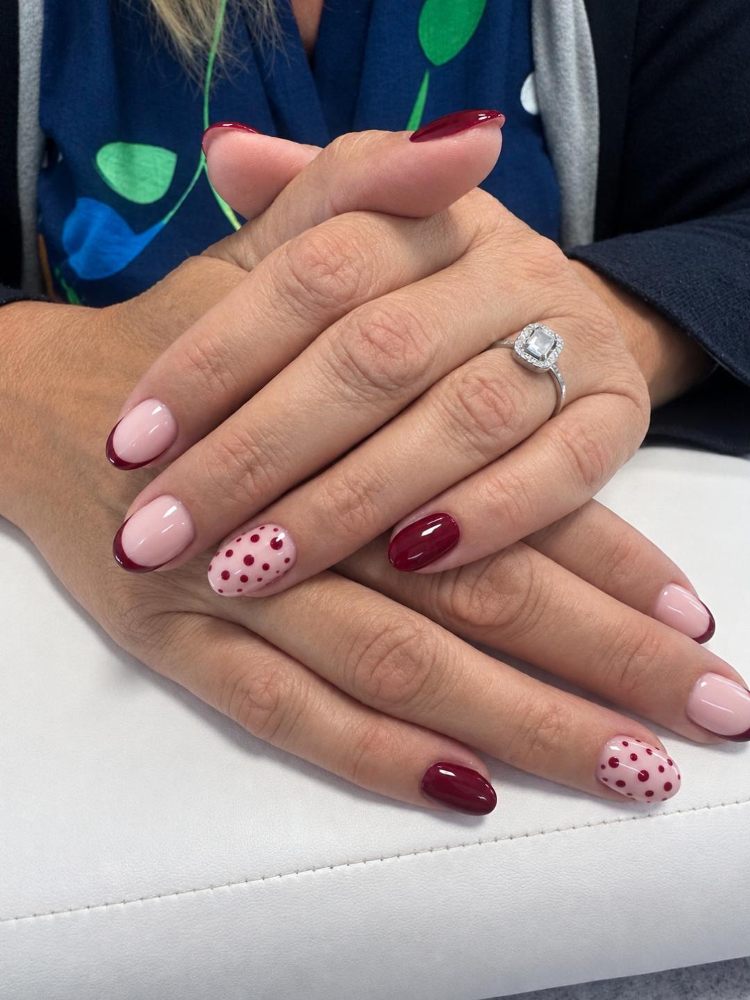 SD Nail Studio #sarajevo Manikir Korekcija gel noktiju sa frenchom,ukrasima crtanjem