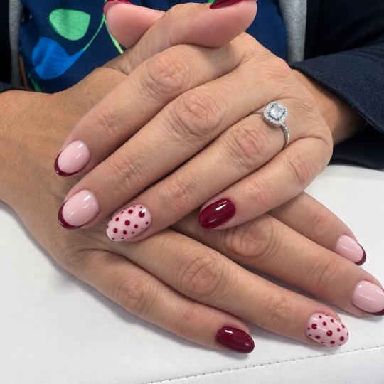 SD Nail Studio #sarajevo Manikir Korekcija gel noktiju sa frenchom,ukrasima crtanjem