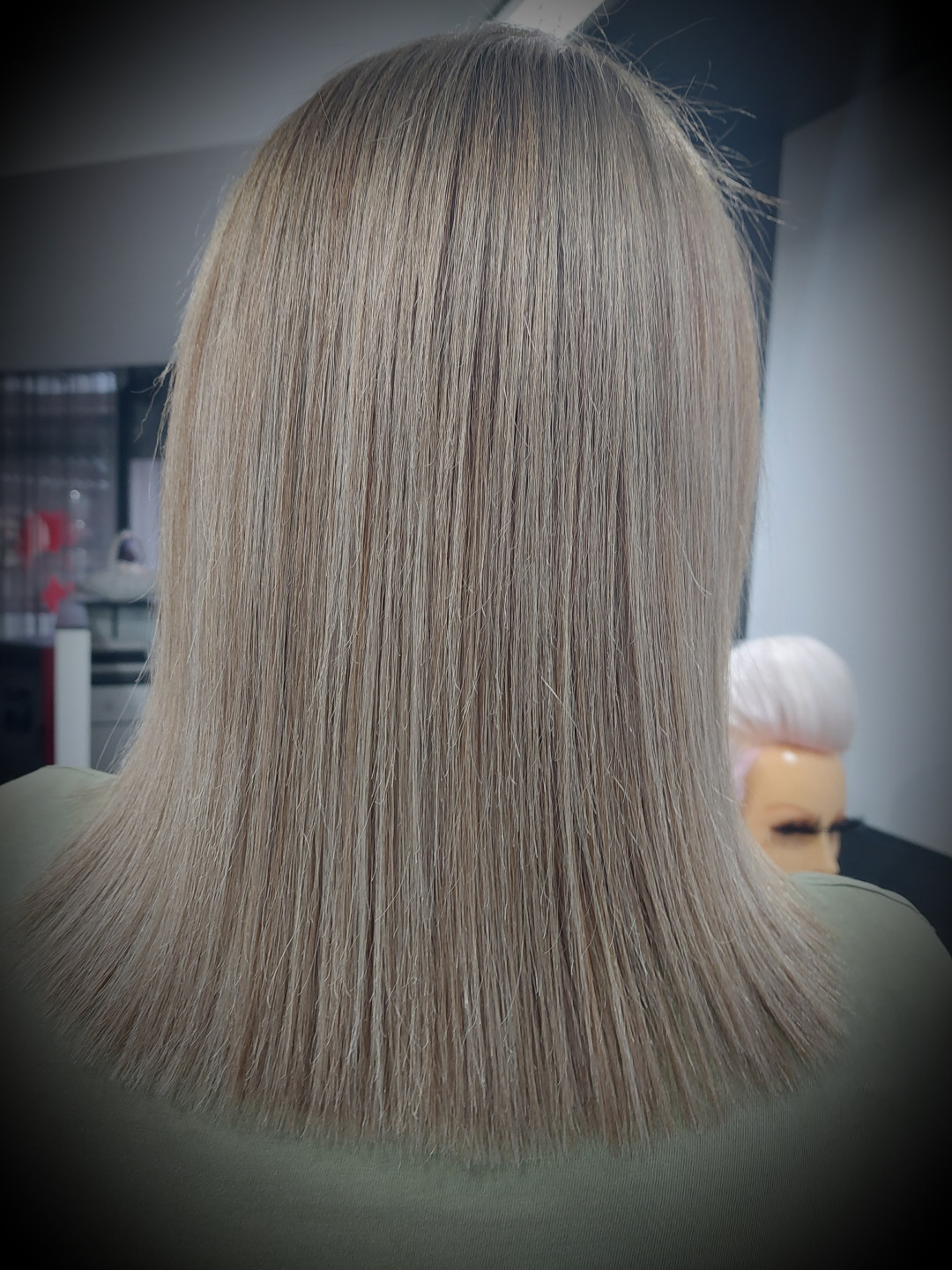 Farbanje cijele dužine kose - kosa srednje dužine - Frisco, Sarajevo Farbanje kose Frizerski saloni Farbanje kose, Sarajevo, Centar - Stari Grad