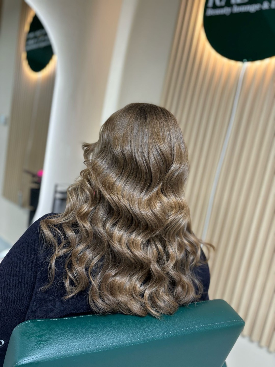 Radonjić beauty lounge & barbershop #sarajevo Feniranje i stilizovanje Feniranje na talase / presa