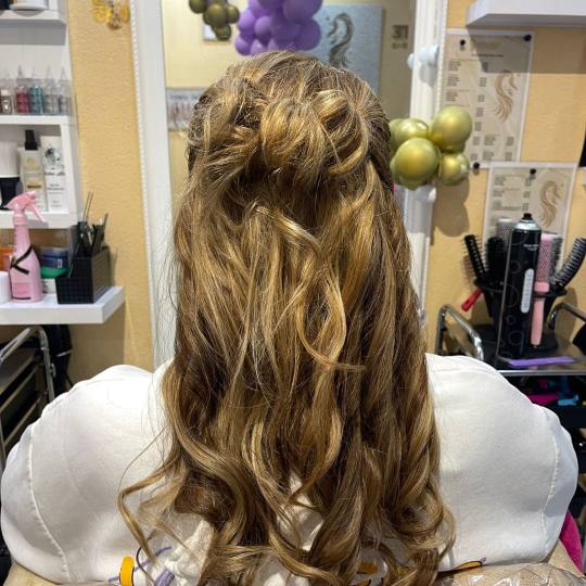 Poezija ljepote #sarajevo Uvijanje, lokne i talasi Lokne - duga kosa