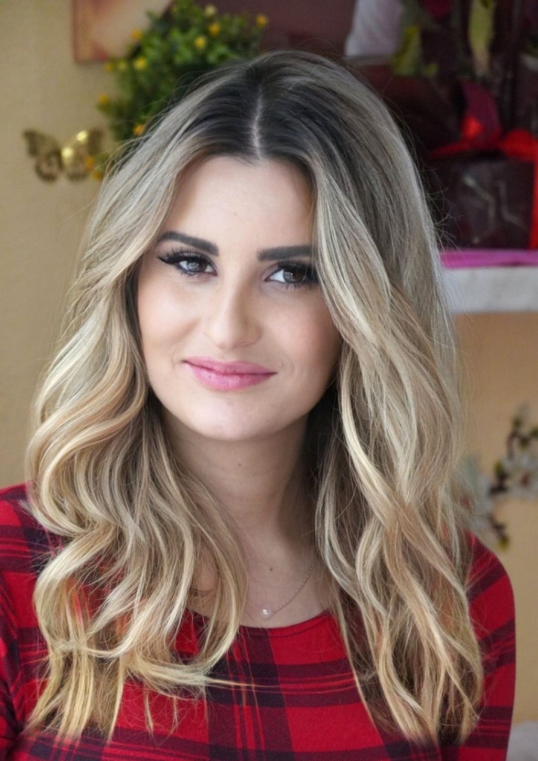 Poezija ljepote #sarajevo Svečane i frizure za svadbu Svečana frizura + profesionalno šminkanje