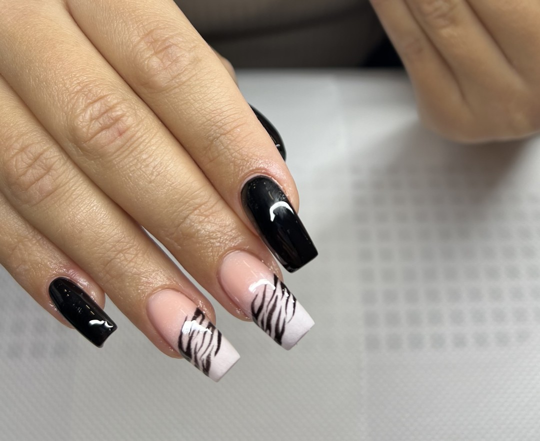 Nail Queen #sarajevo Ukrašavanje noktiju Nail art - dodatak uz uslugu