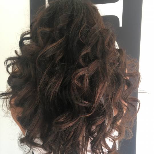 Frisco #sarajevo Svečane i frizure za svadbu Lokne na figaro - duga kosa