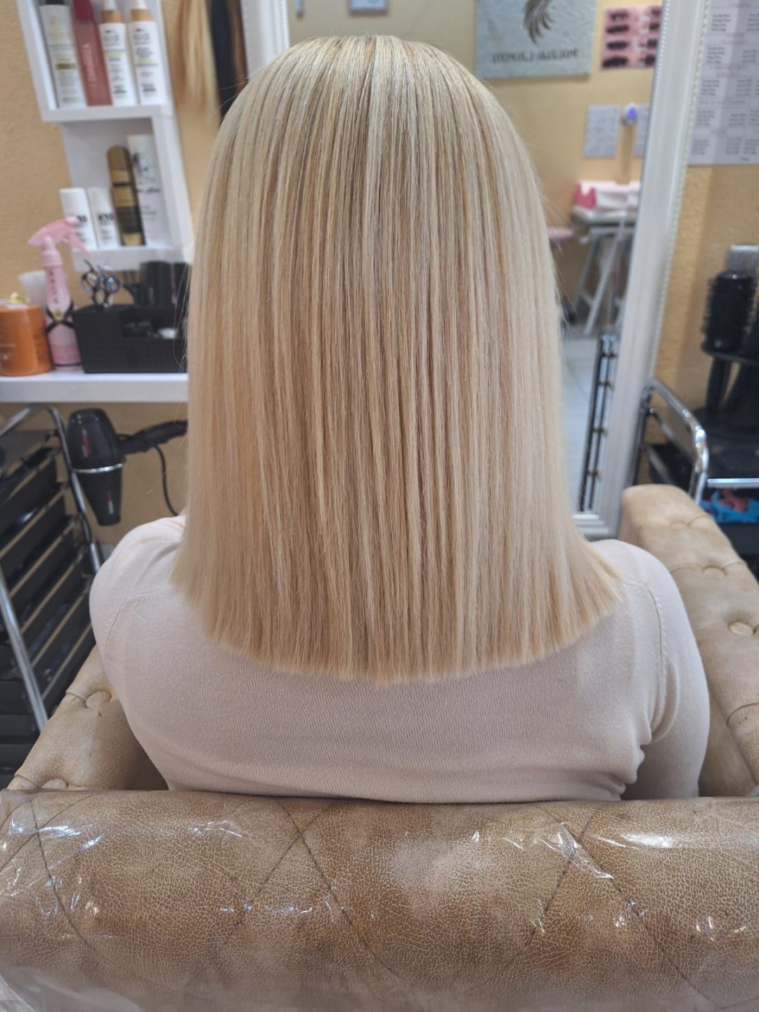 Poezija ljepote #sarajevo Žensko šišanje Žensko šišanje + pranje kose + feniranje - srednje duga kosa