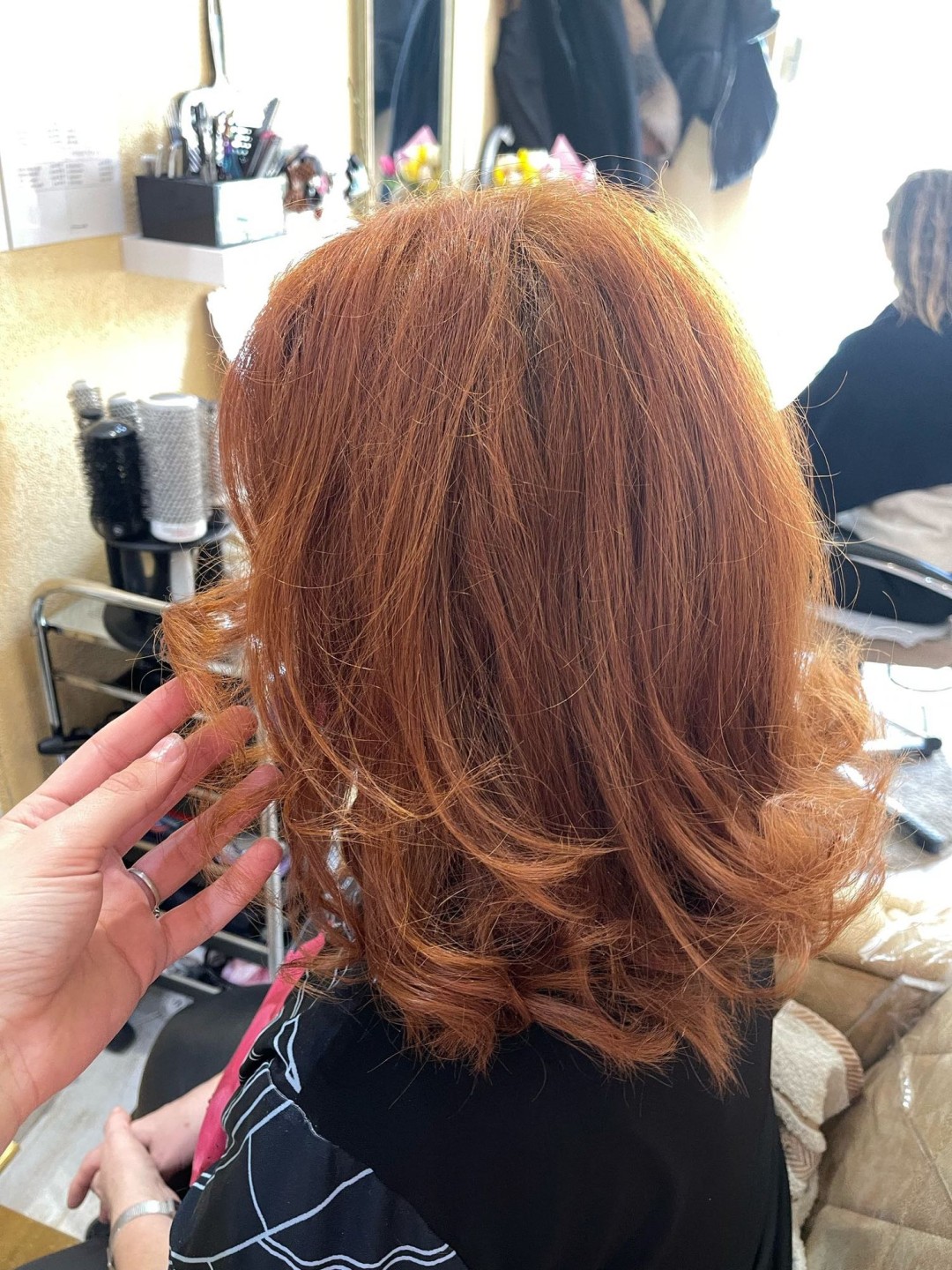 Poezija ljepote #sarajevo Žensko šišanje Žensko šišanje + pranje kose + feniranje - srednje duga kosa