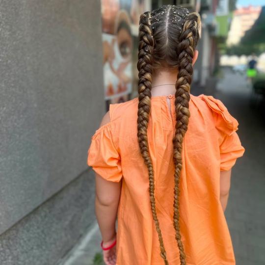 Poezija ljepote #sarajevo Pletenice, kike, punđe Pletenica sa umetkom jedna - duga kosa