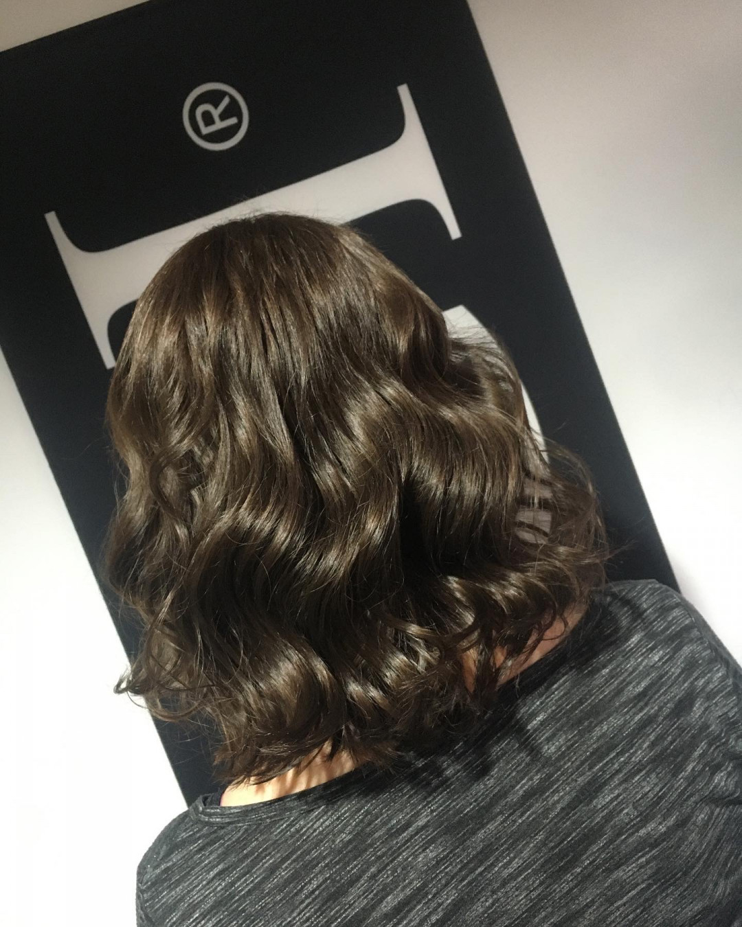 Farbanje cijele dužine kose - kosa srednje dužine - Frisco, Sarajevo Farbanje kose Frizerski saloni Farbanje kose, Sarajevo, Centar - Stari Grad