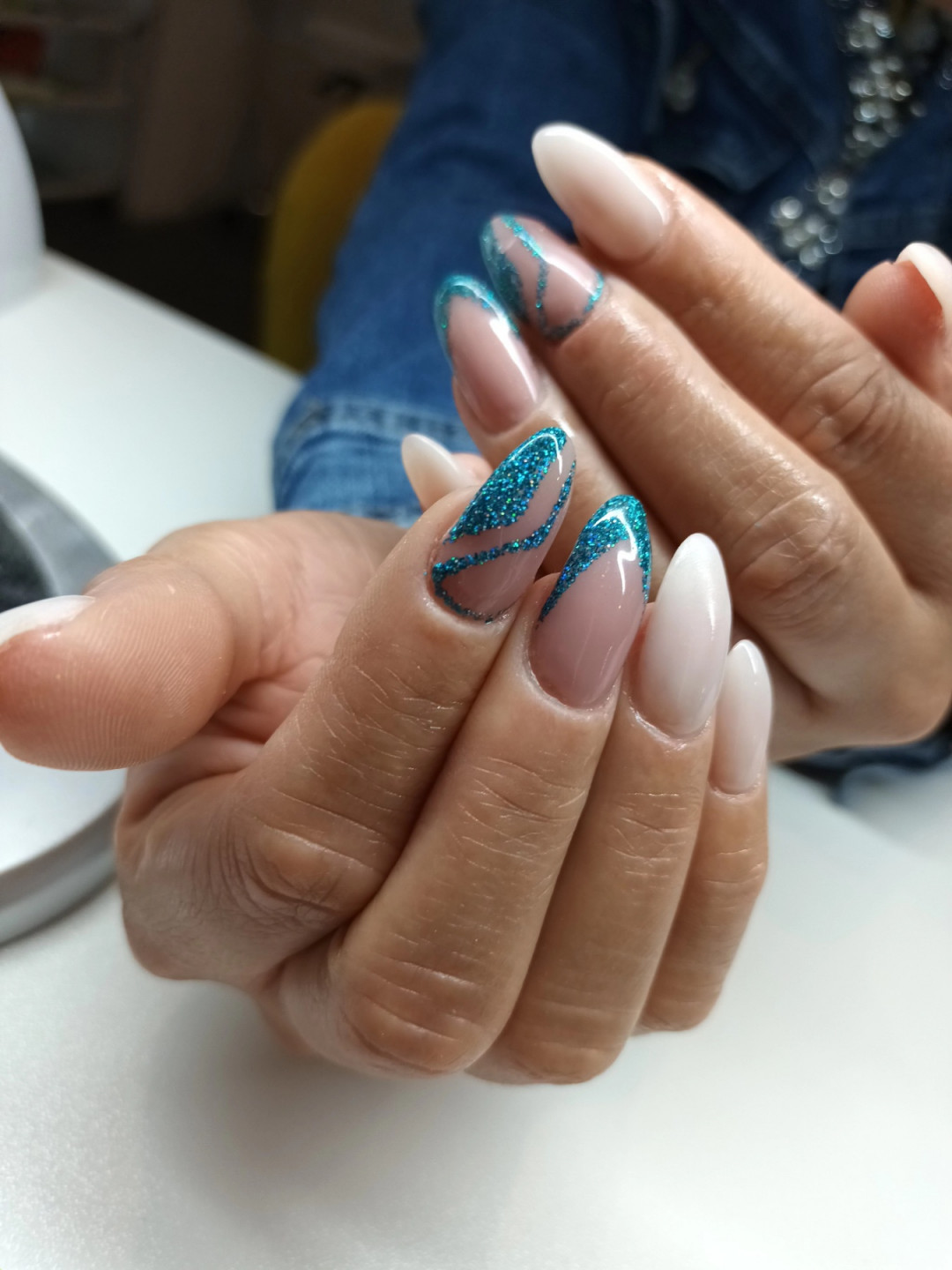 Geliranje prirodnih noktiju - La Vie beauty centar, Sarajevo Ojačavanje noktiju Nokti Ojačavanje noktiju, Sarajevo, Centar - Stari Grad