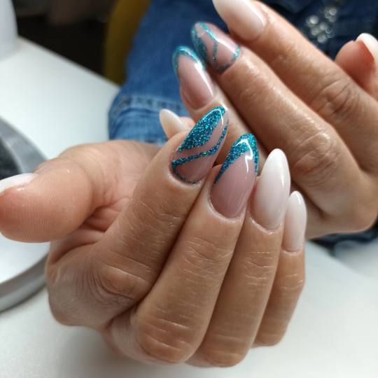 La Vie beauty centar #sarajevo Ojačavanje noktiju Geliranje prirodnih noktiju