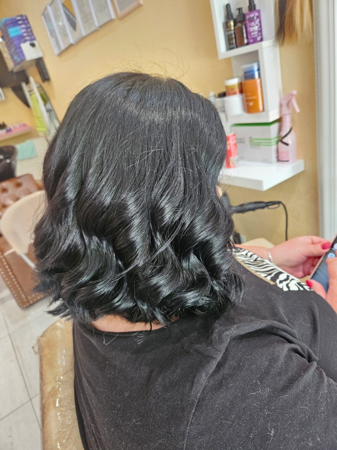 Poezija ljepote #sarajevo Žensko šišanje Žensko šišanje + pranje kose + feniranje - srednje duga kosa