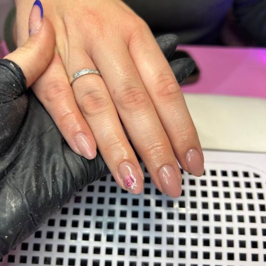 Poezija ljepote #sarajevo Ojačavanje noktiju Gel na prirodne nokte - boja