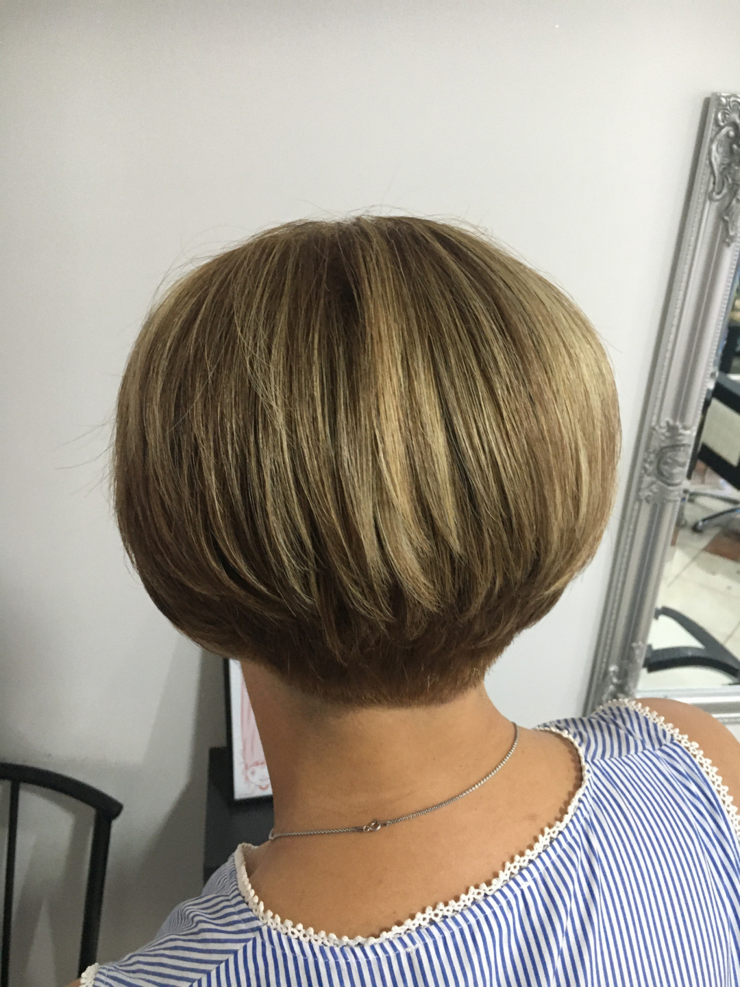 Žensko šišanje - kratka kosa - Frisco, Sarajevo Žensko šišanje Frizerski saloni Žensko šišanje, Sarajevo, Centar - Stari Grad