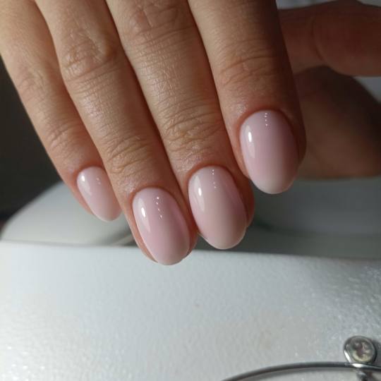 Lovely Em salon & head spa #sarajevo Ojačavanje noktiju Trajni lak/gel/rubber baza - M dužina