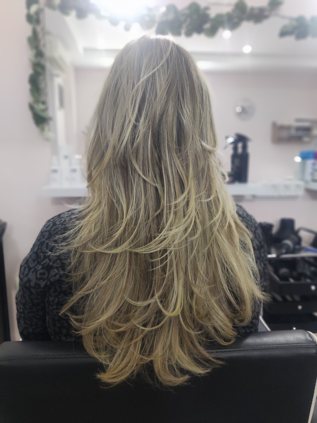 L'Amour beauty studio #sarajevo Žensko šišanje Žensko šišanje + feniranje - duga kosa