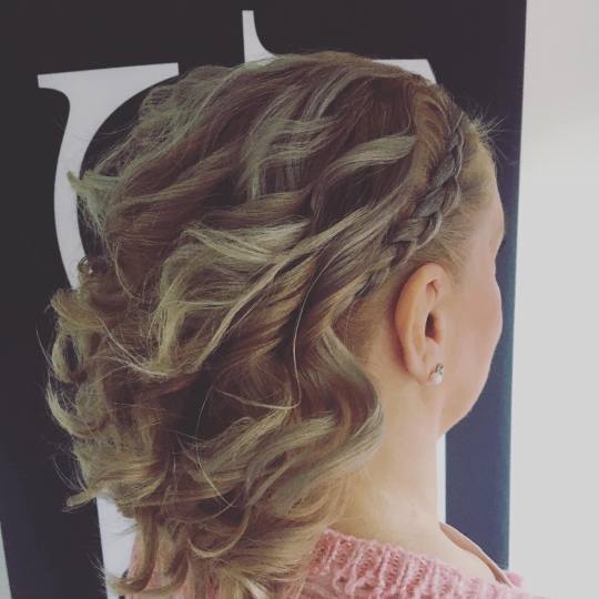 Frisco #sarajevo Svečane i frizure za svadbu Svečana frizura jednostavna - kratka kosa