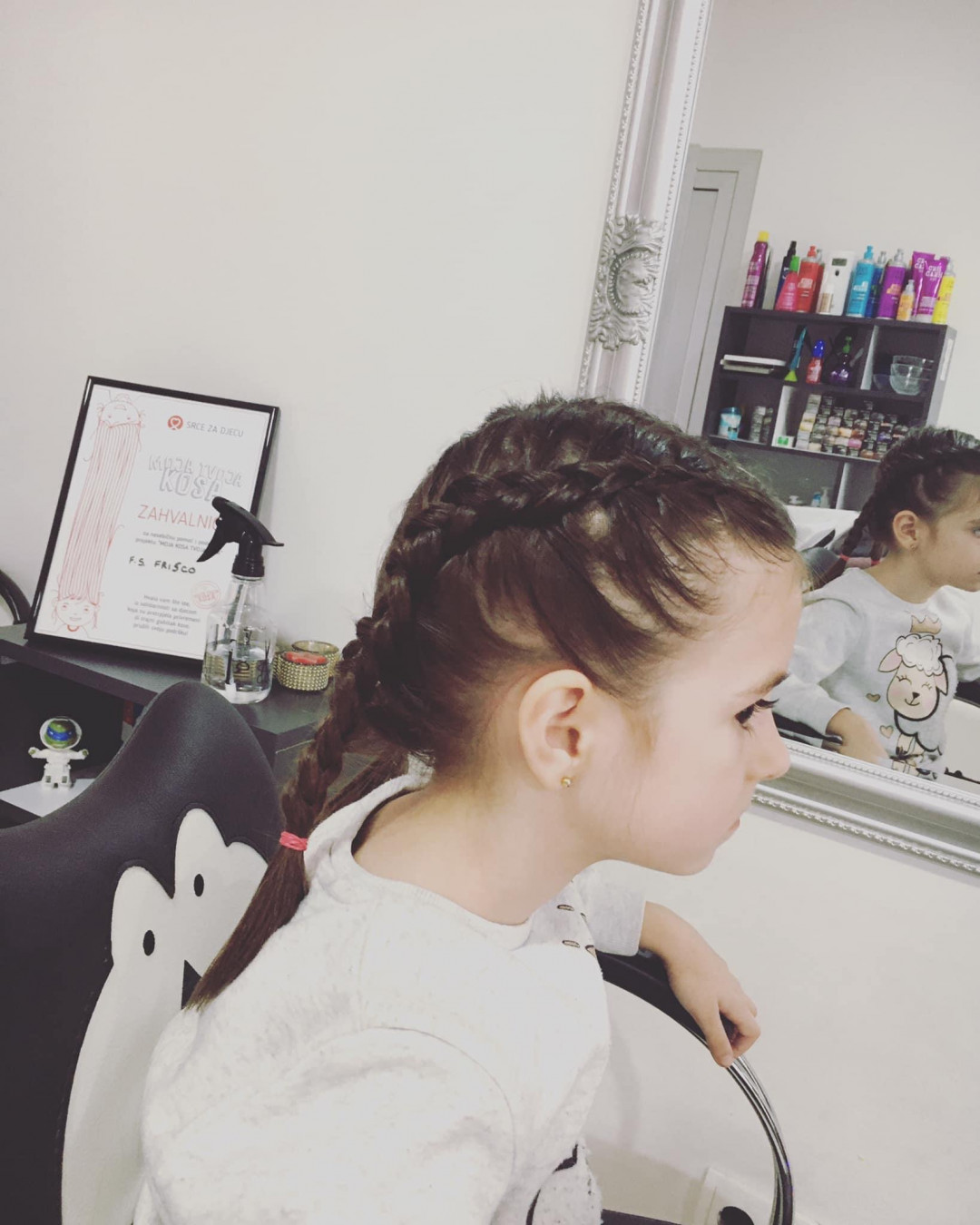Žensko šišanje - kosa srednje dužine - Frisco, Sarajevo Žensko šišanje Frizerski saloni Žensko šišanje, Sarajevo, Centar - Stari Grad