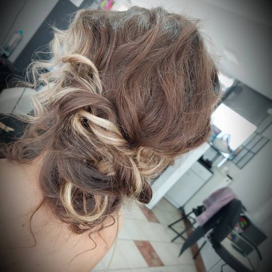 Frisco #sarajevo Svečane i frizure za svadbu Svečana frizura jednostavna - kratka kosa