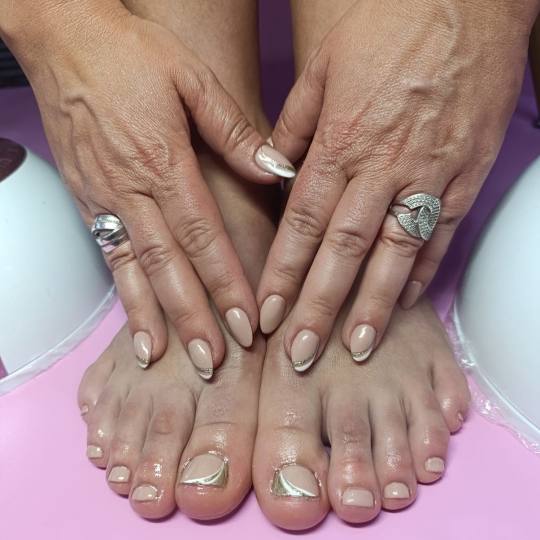 Poezija ljepote #sarajevo Gel lak Gel - ruke + noge