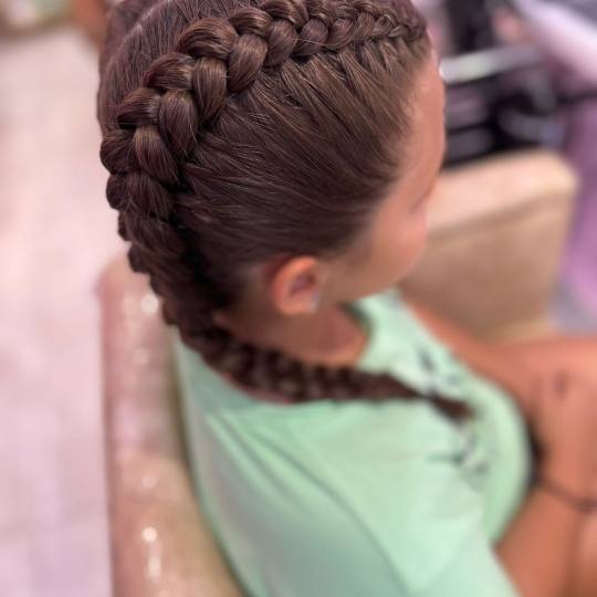 Poezija ljepote #sarajevo Pletenice, kike, punđe Pletenica - jedna