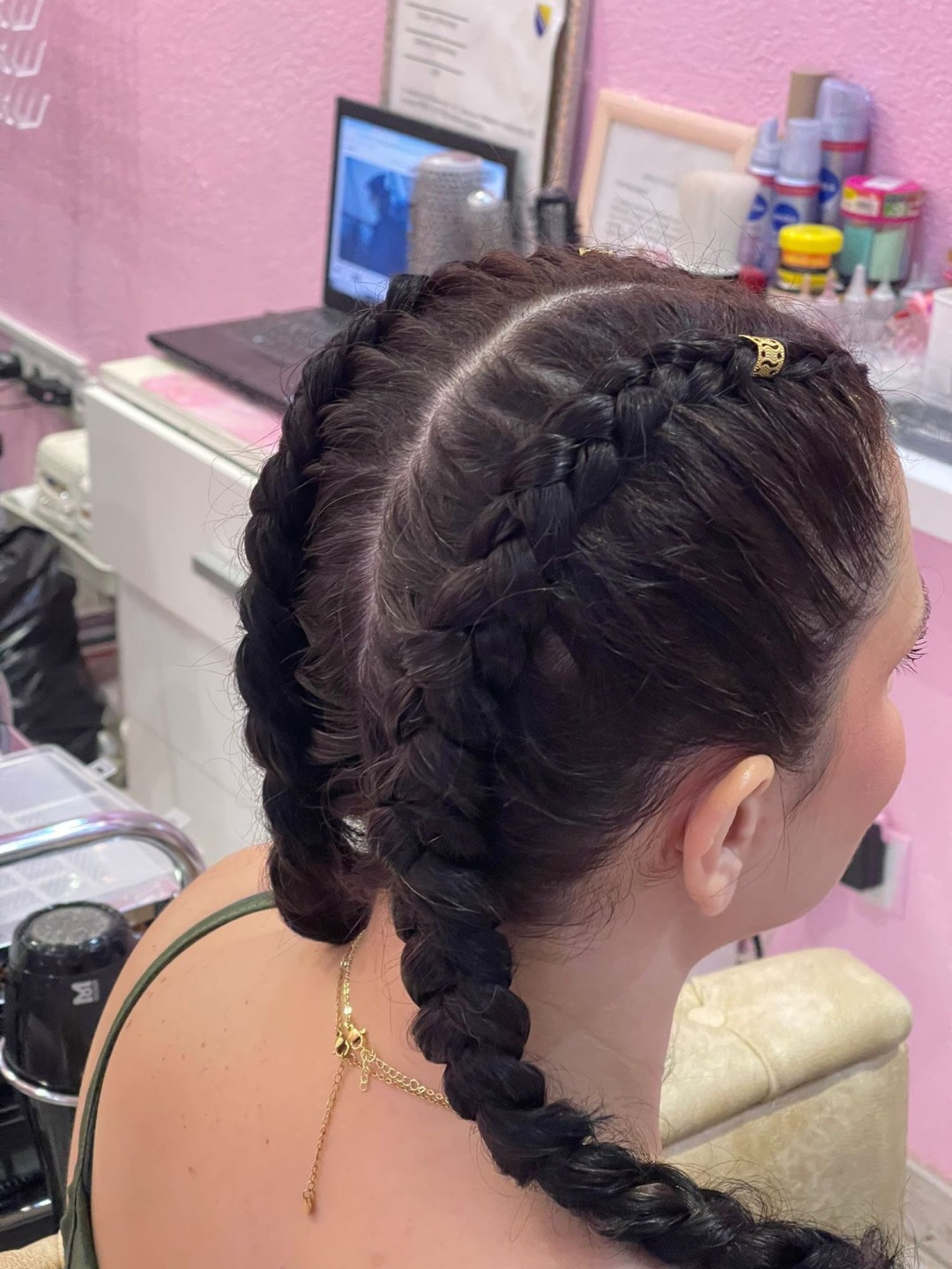 Poezija ljepote #sarajevo Pletenice, kike, punđe Pletenica - jedna