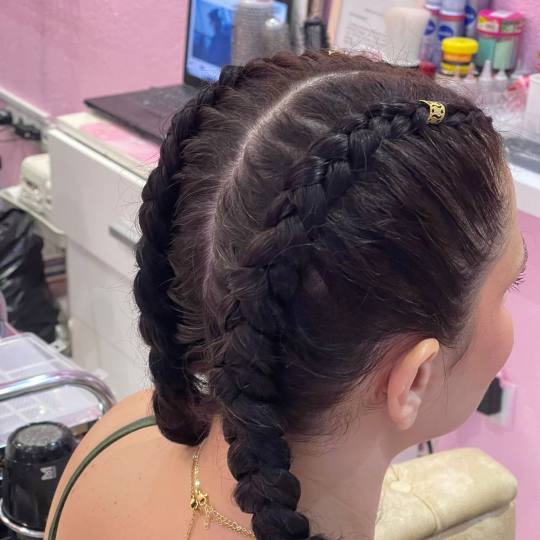 Poezija ljepote #sarajevo Pletenice, kike, punđe Pletenica - jedna