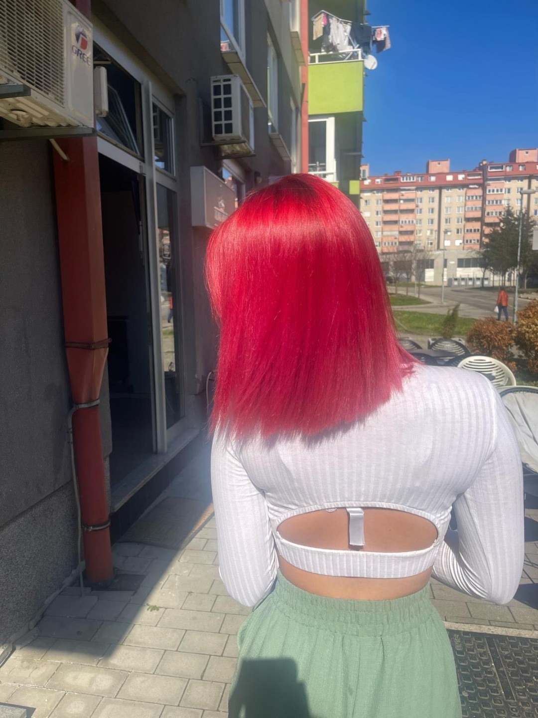 Poezija ljepote #sarajevo Farbanje kose Farbanje cijele dužine + žensko šišanje + feniranje - kosa srednje dužine