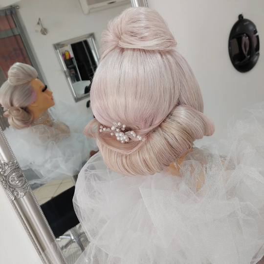 Frisco #sarajevo Svečane i frizure za svadbu Svečana frizura složena - kratka kosa