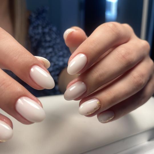 Kuća ljepote Djenna #sarajevo Gel lak Gel na prirodne nokte - ruke korekcija