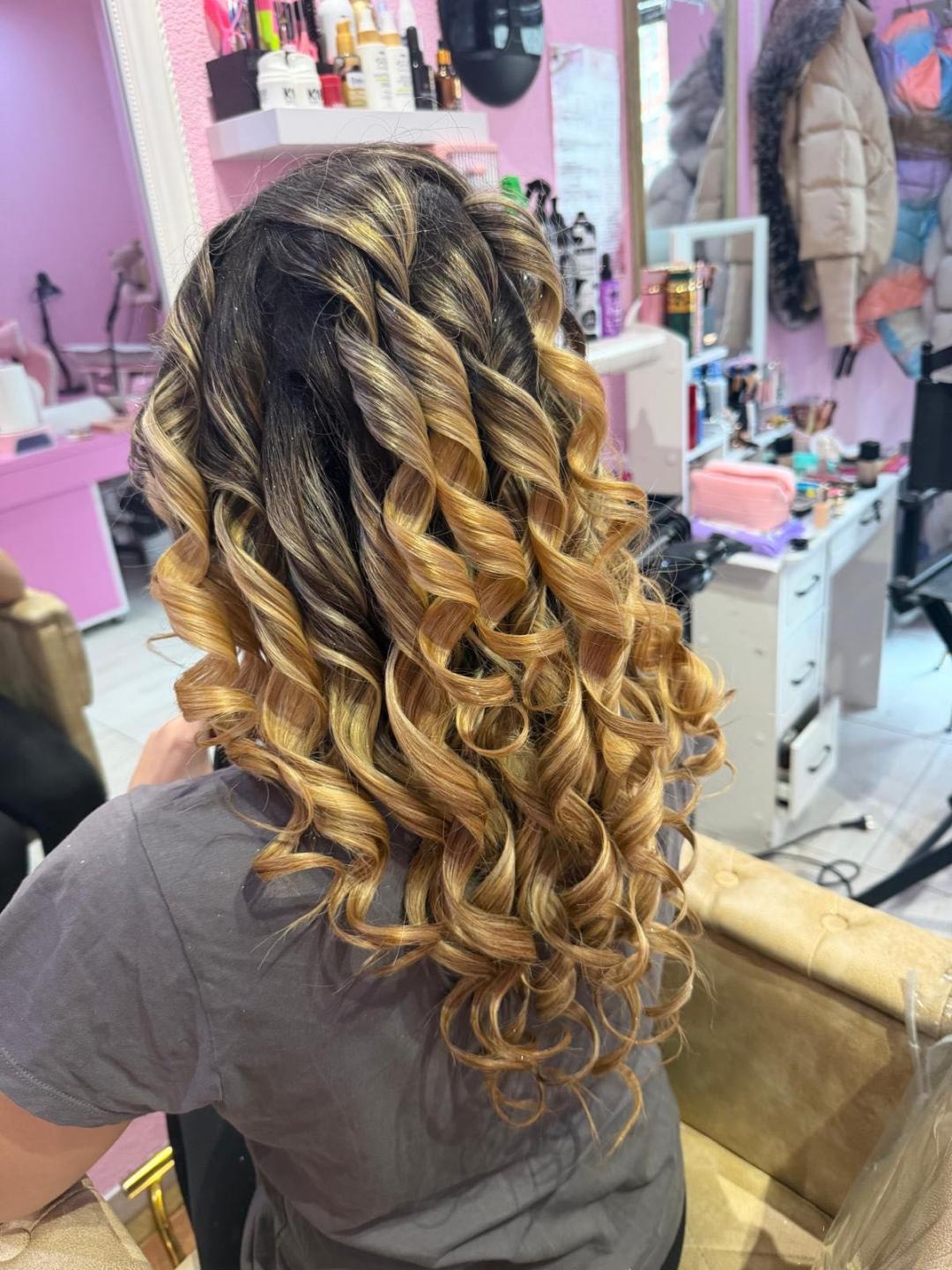 Poezija ljepote #sarajevo Uvijanje, lokne i talasi Lokne - ekstra duga kosa