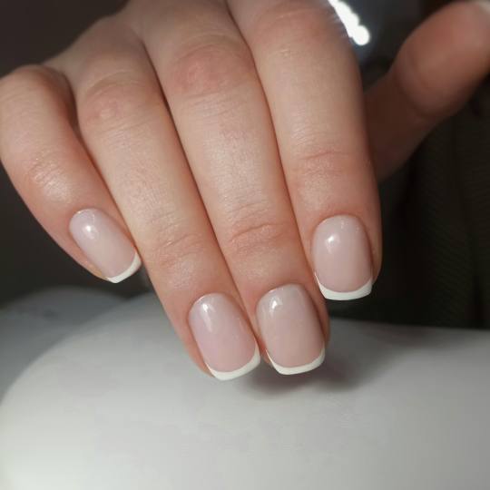 Lovely Em salon & head spa #sarajevo Ojačavanje noktiju Trajni lak/gel/rubber baza - M dužina