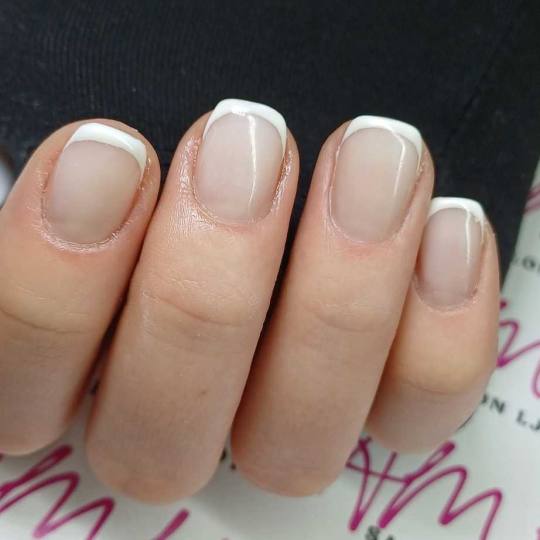 AMK #sarajevo Izlivanje noktiju Izlijevanje noktiju gelom - french