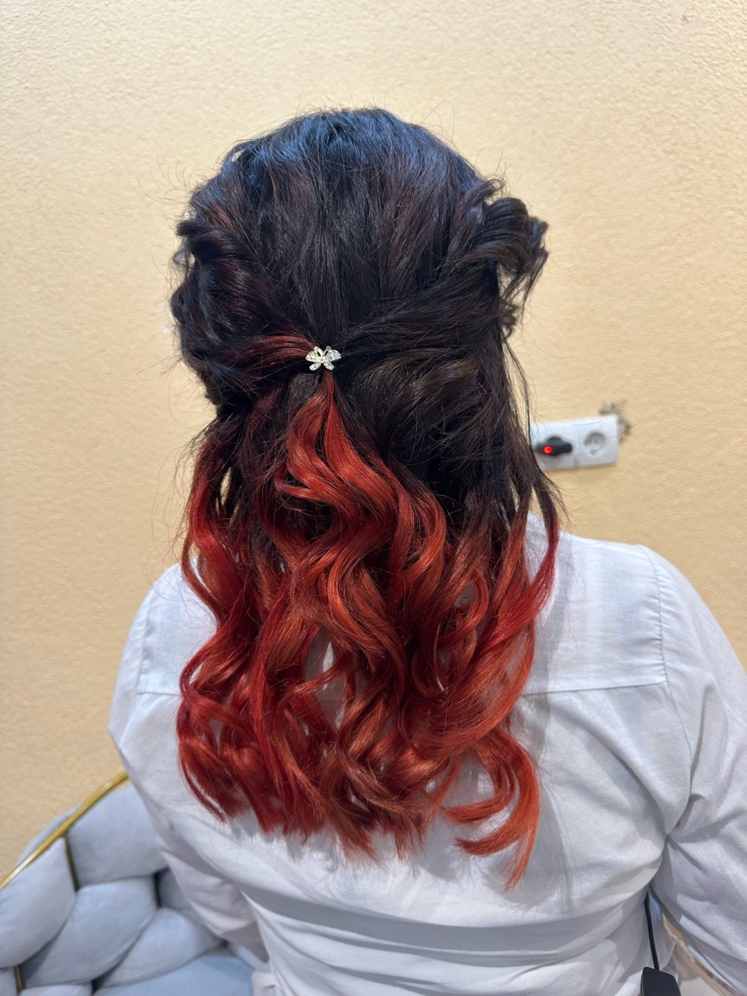 Poezija ljepote #sarajevo Farbanje kose Farbanje cijele dužine + pranje kose + feniranje - srednje duga kosa