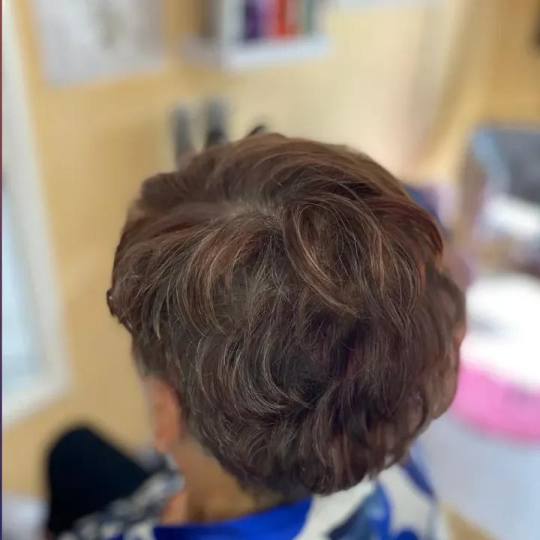 Poezija ljepote #sarajevo Farbanje kose Povrsinski Pramenovi na foliju + žensko šišanje + feniran