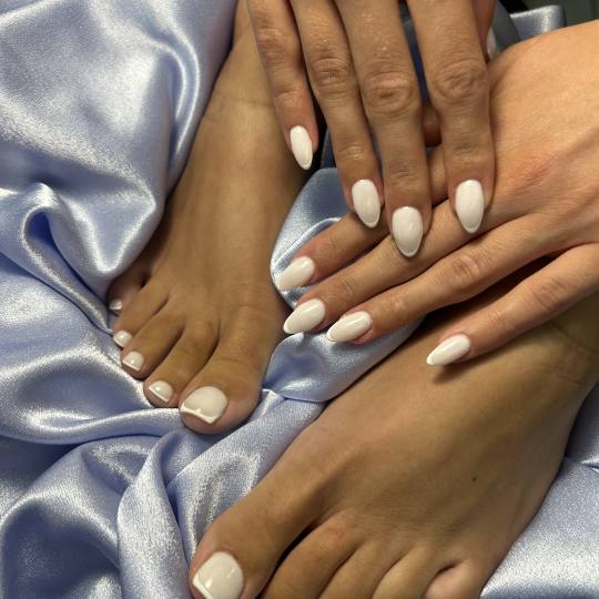 Idelle Studio #sarajevo Ojačavanje noktiju Korekcija gela ruku + nogu