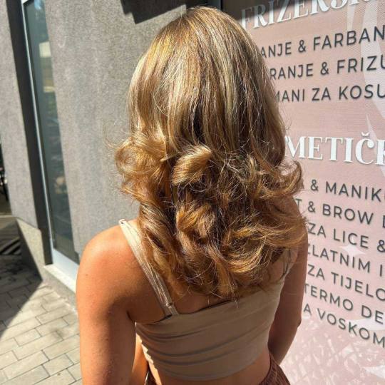 Poezija ljepote #sarajevo Žensko šišanje Žensko šišanje + pranje kose + feniranje - srednje du