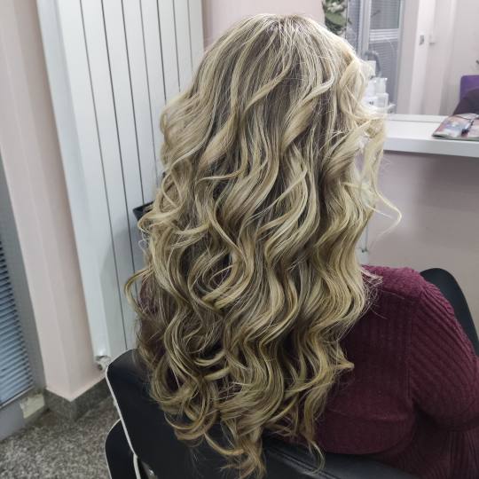 L'Amour beauty studio #sarajevo Uvijanje, lokne i talasi Lokne - duga kosa