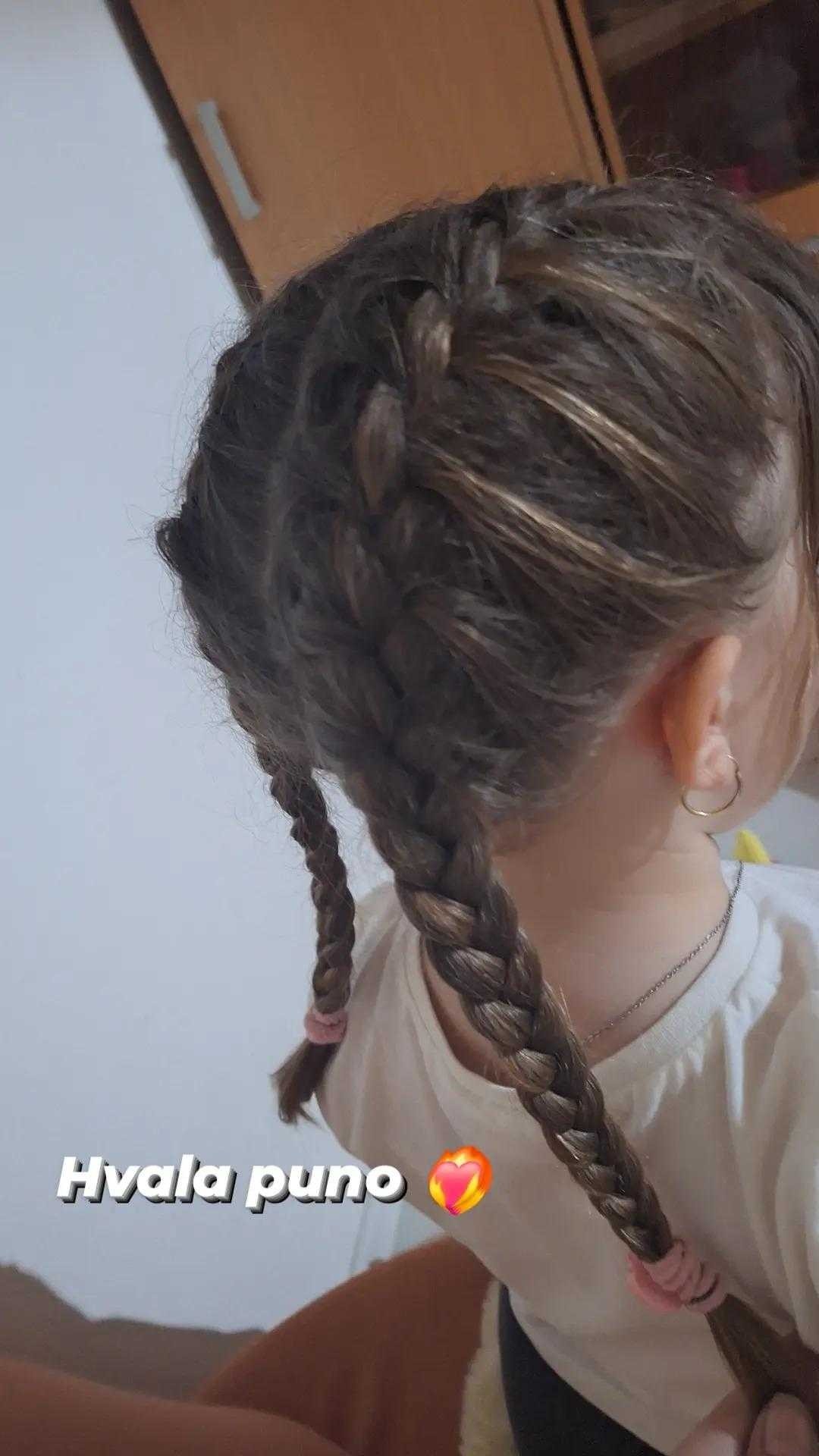 Poezija ljepote #sarajevo Pletenice, kike, punđe Pletenica - jedna