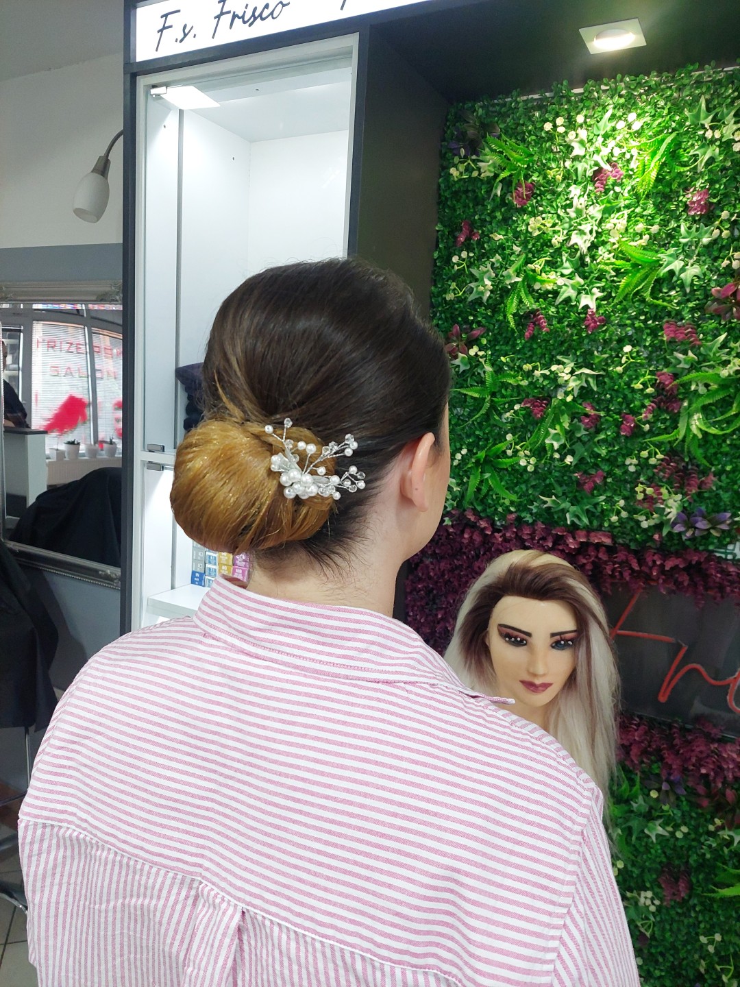 Frisco #sarajevo Svečane i frizure za svadbu Svečana frizura složena - duga kosa