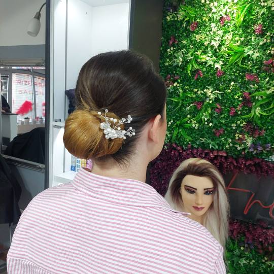 Frisco #sarajevo Svečane i frizure za svadbu Svečana frizura složena - duga kosa